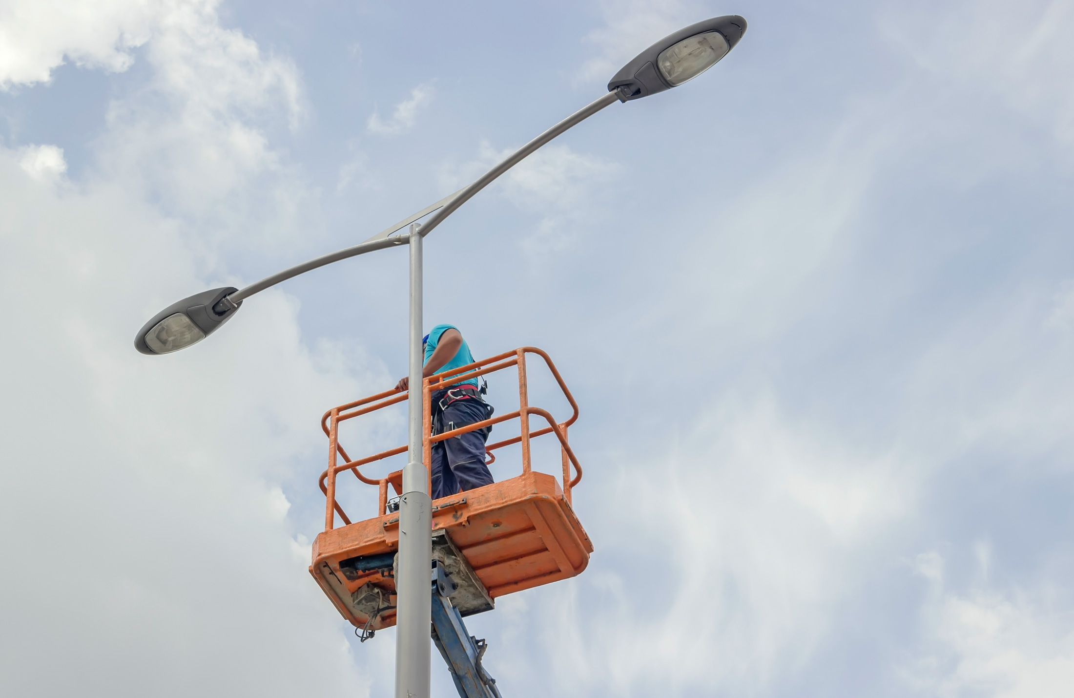 service-streetlight2-wide